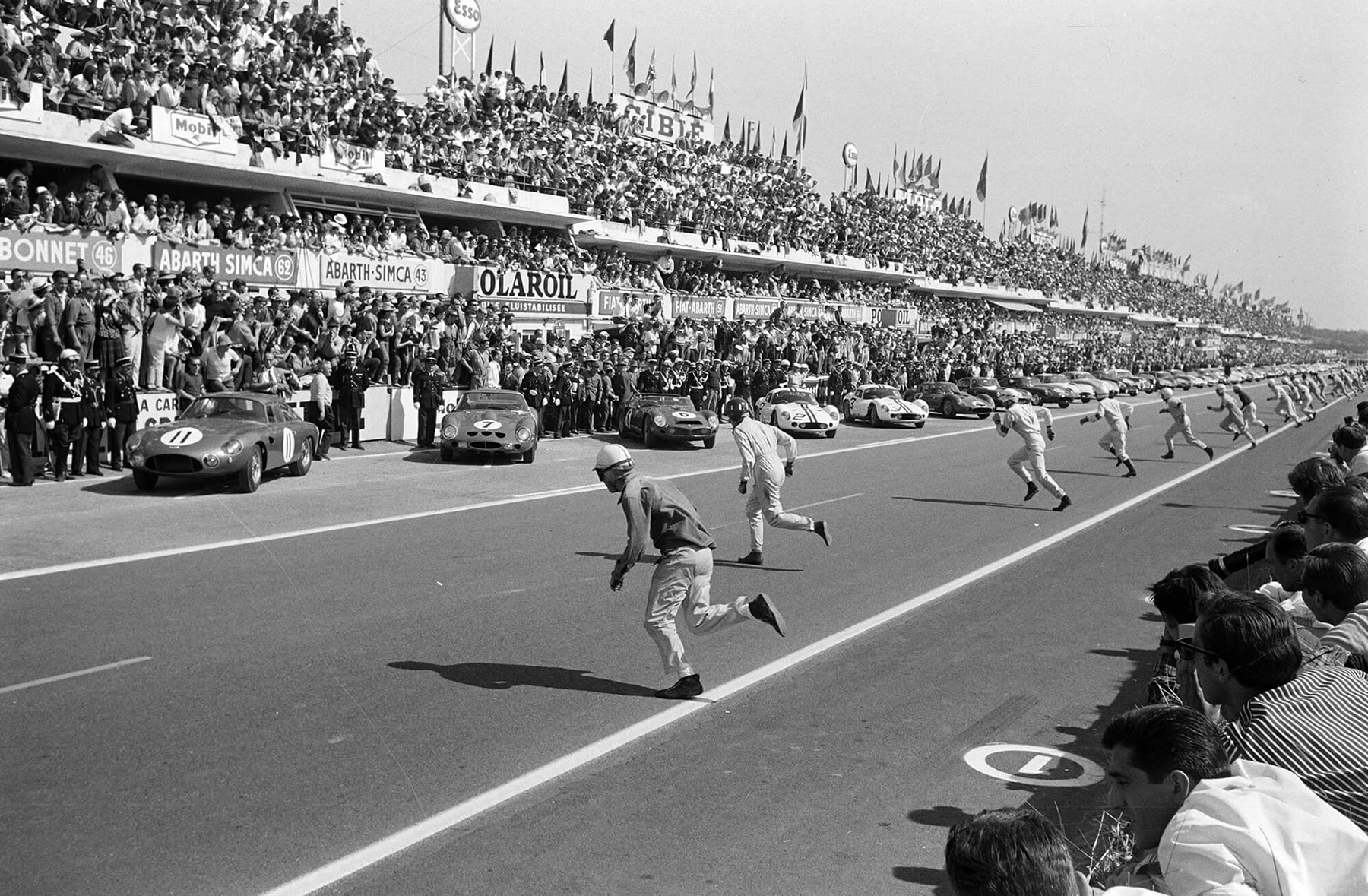 Drivers run to their cars at the start of the race during the 24 Hours of Le Mans at Circuit de la Sarthe on 24 June 1962. Chassis no. 3765 is the second car in from the left, #7.